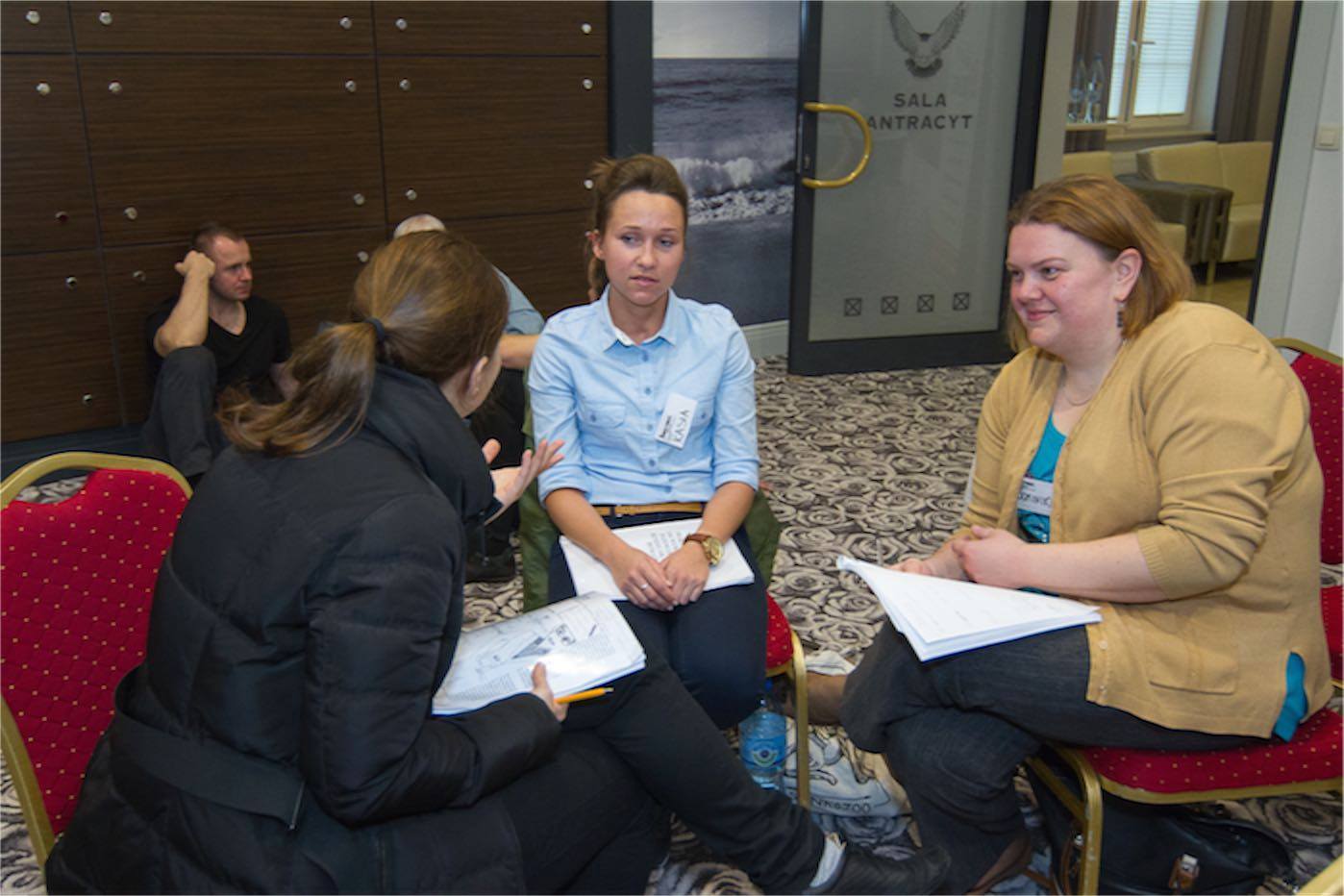 Christopher Cares — praca grupowa