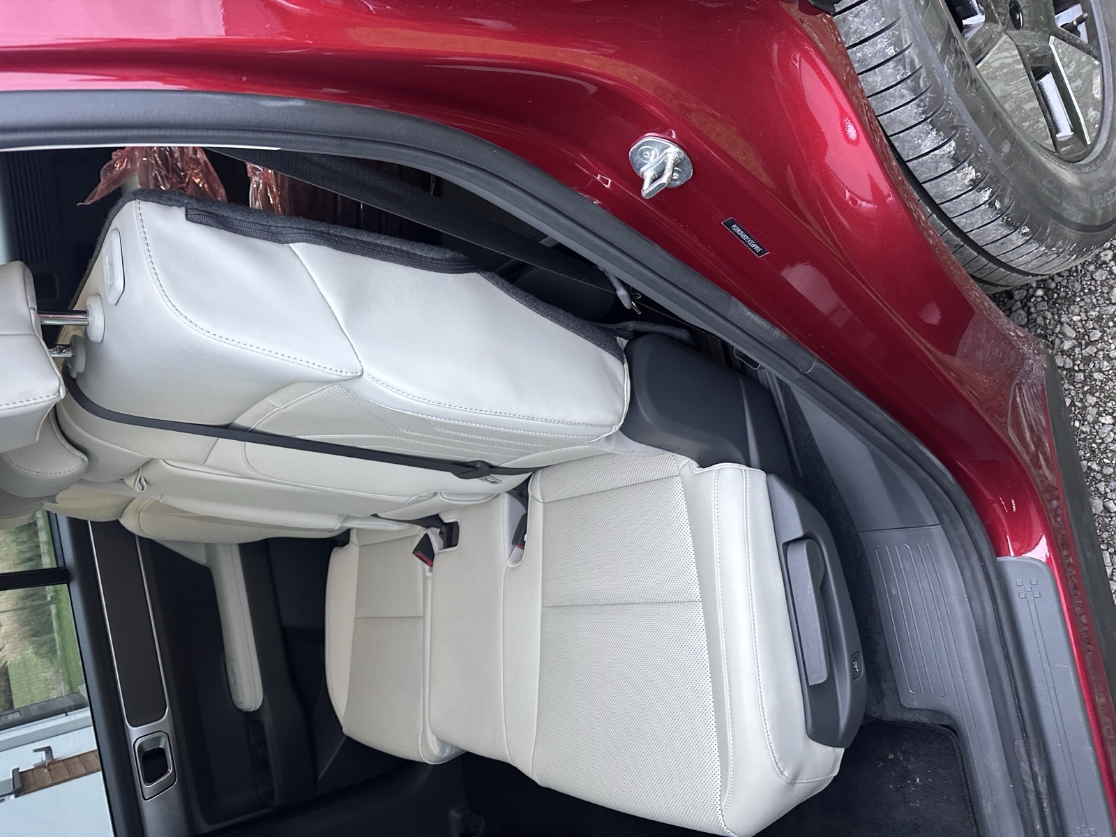 Beżowe skóry przód